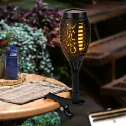 Torce Solari A LED Per Esterni Sfarfallio Balcone Decorazione Da Giardino Torcia Solare Da Giardino Con Morsetto, Luce Ringhiera, Effetto Fuoco Bianco Caldo, H 26 Cm, Set Di 3 7 Torce Solari A LED Per Esterni Sfarfallio Balcone Decorazione Da Giardino Torcia Solare Da Giardino Con Morsetto, Luce Ringhiera, Effetto Fuoco Bianco Caldo, H 26 Cm, Set Di 3 -Vendite VIDAXL || LEDVANCE || STEINEL 56480390 3