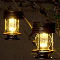Set Di 2 Lanterne Solari Sospese - Lampade A Sospensione A Energia Solare A LED Vintage Con Manico Per Vialetto, Cortile, Patio, Albero, Spiaggia, Gazebo (luce Calda) 7 Set Di 2 Lanterne Solari Sospese - Lampade A Sospensione A Energia Solare A LED Vintage Con Manico Per Vialetto, Cortile, Patio, Albero, Spiaggia, Gazebo (luce Calda) -Vendite VIDAXL || LEDVANCE || STEINEL 97872440 3